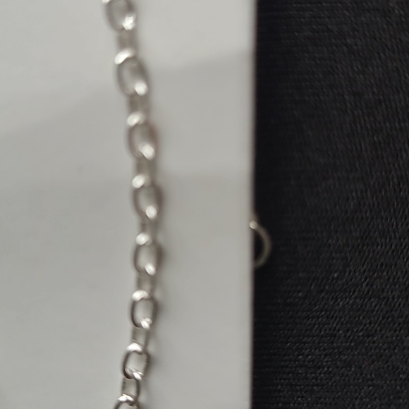 4 Bracelets - Picture 5 of 6